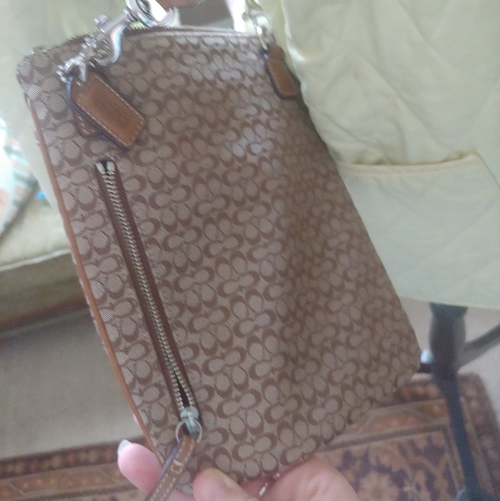 Coach crossbody, removable/adjustable strap - Picture 8 of 8